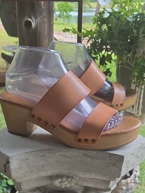 Universal Thread Raegan Tan Strappy Upper Block Heel Sandals Size 8.5